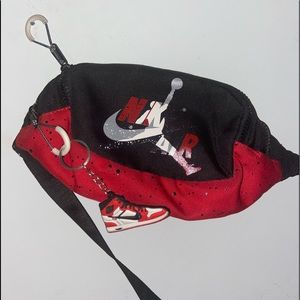Nike Air Jordan Crossbody/Waist Fanny Pack (comes with Jordan 1 keychain)